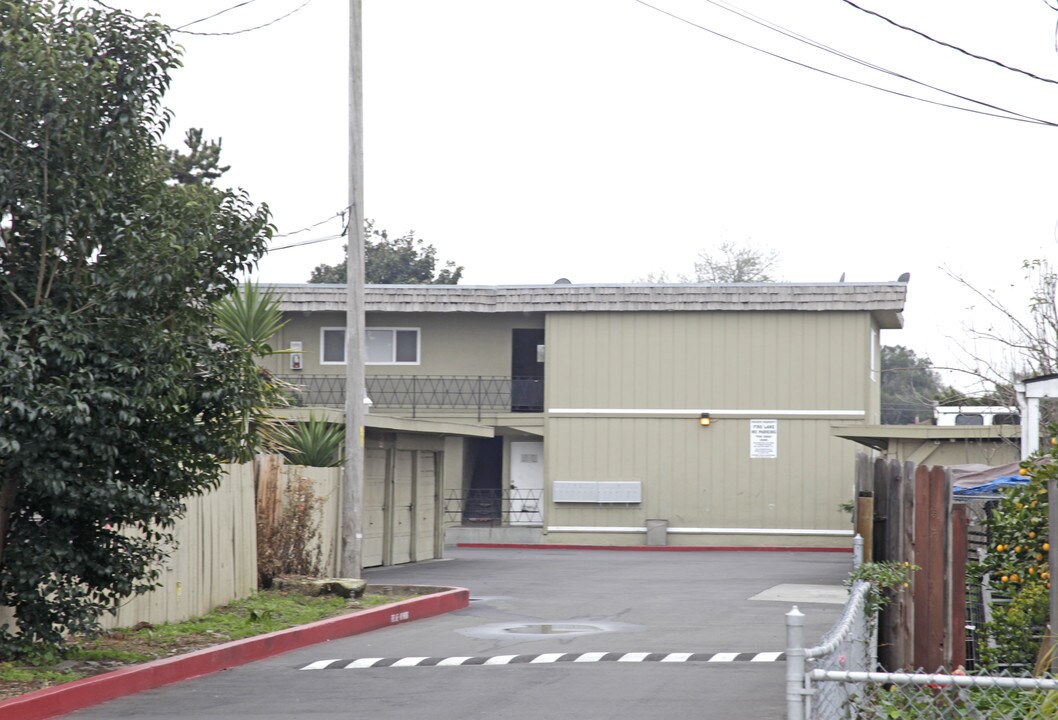 21641 Montgomery St in Hayward, CA - Foto de edificio