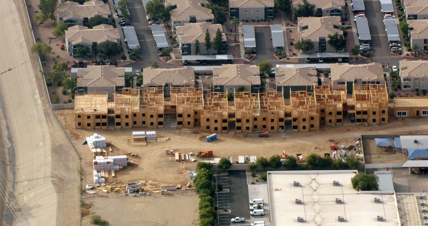 Mustang Villas in Phoenix, AZ - Building Photo