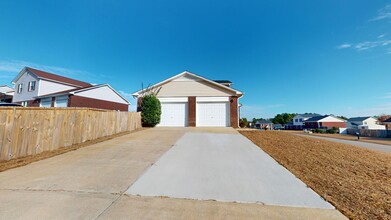 7220 Woodmark Dr in Fayetteville, NC - Building Photo - Building Photo