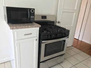 626 Cochran Ave, Unit 3 in Los Angeles, CA - Building Photo - Building Photo