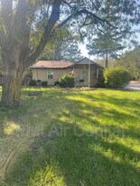 5755 Armstrong St in Wichita, KS - Building Photo