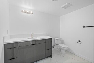 12714 S Figueroa St in Los Angeles, CA - Building Photo - Building Photo