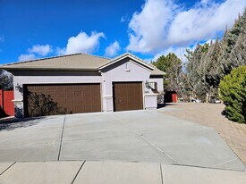 8713 Spinner Ct in Reno, NV - Building Photo