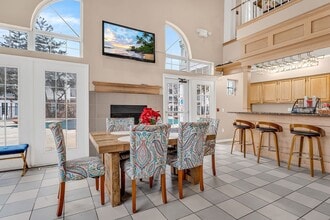 Village of Canton Apartments in Canton, MI - Foto de edificio - Building Photo