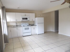 708 Avenue A in Fort Pierce, FL - Building Photo - Building Photo