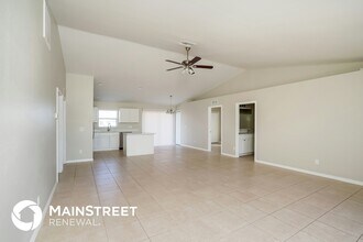 221 NW 25th St in Cape Coral, FL - Foto de edificio - Building Photo