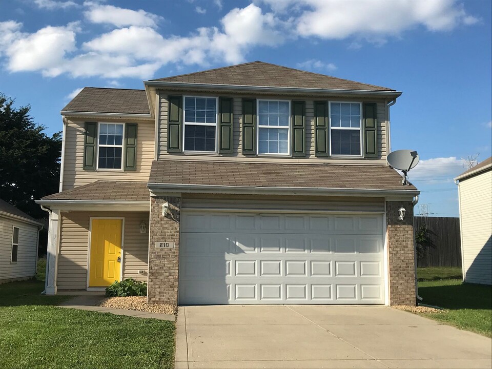 210 Gazebo Dr in Indianapolis, IN - Foto de edificio