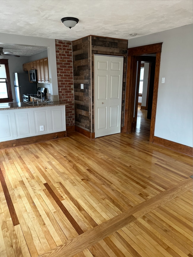 15 Maple St, Unit 2nd Floor in New York Mills, NY - Building Photo - Building Photo