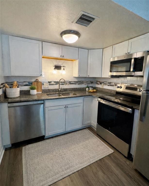 1142 Sunset Point Rd in Clearwater, FL - Building Photo - Building Photo