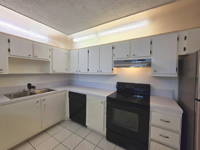 14850 Naranja Lakes Blvd in Homestead, FL - Foto de edificio - Building Photo