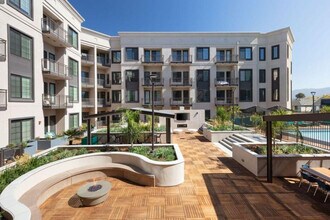 300 Railway Ave in Campbell, CA - Foto de edificio - Building Photo