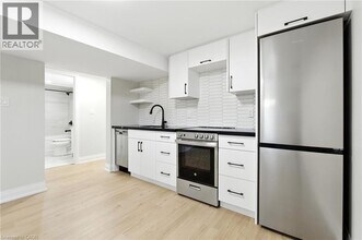 929 Upper Ottawa St in Hamilton, ON - Building Photo - Building Photo