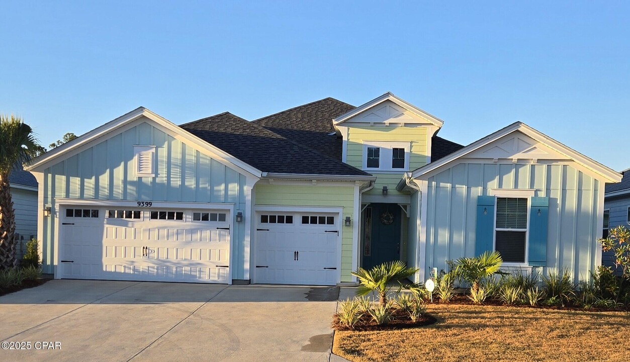 9399 Paradise Dr in Panama City Beach, FL - Building Photo