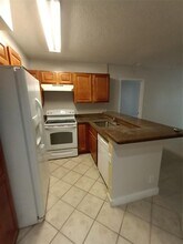 751 Lyons Rd in Coconut Creek, FL - Foto de edificio - Building Photo