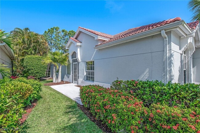 351 Pindo Palm Dr in Naples, FL - Foto de edificio - Building Photo