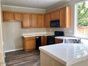 835 Noontide Way in Oxnard, CA - Building Photo - Building Photo