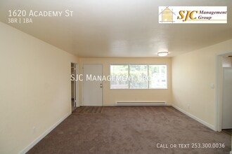 1620 Academy St in Sumner, WA - Building Photo - Building Photo