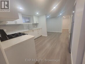 135 Balsam Ave S in Hamilton, ON - Building Photo - Building Photo