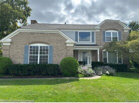 45655 Larchmont Dr in Canton Township, MI - Building Photo