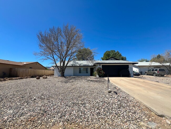 1136 S Tonapah Dr in Cottonwood, AZ - Foto de edificio - Building Photo