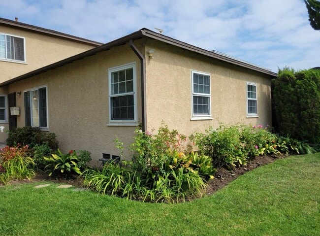8800 Ramsgate Ave, Unit 8800
