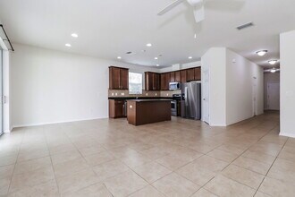 8753 Briggs Marsh Ct in New Port Richey, FL - Building Photo - Building Photo