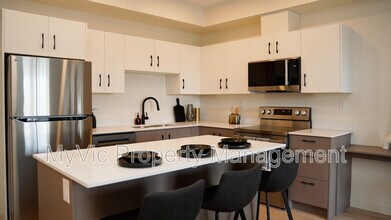 355 Clareview Station Dr NW in Edmonton, AB - Building Photo - Building Photo