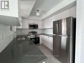 127 Appletree Ln in Barrie, ON - Building Photo - Building Photo