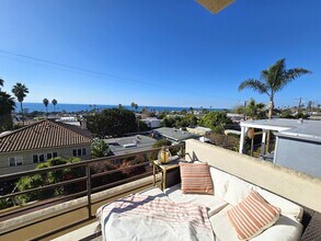 2070 Oxford Ave in Encinitas, CA - Building Photo - Building Photo