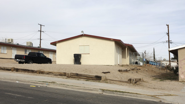 925-927 Carson St in Barstow, CA - Foto de edificio - Building Photo