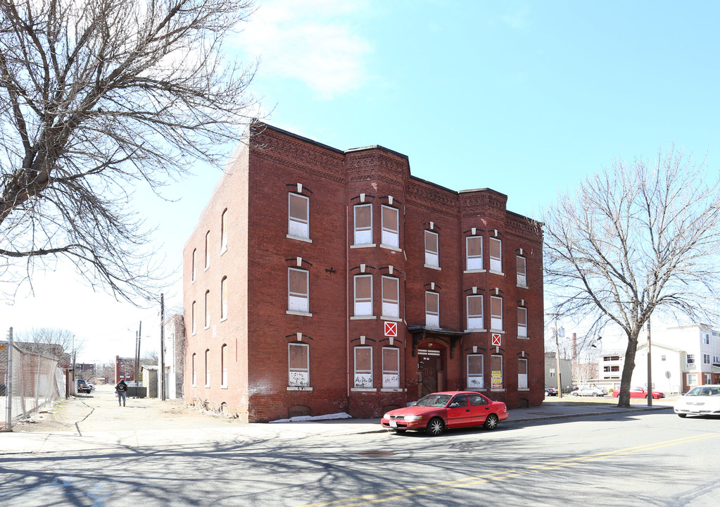 28 Cabot St in Holyoke, MA - Foto de edificio