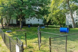 The Retreat at Stillmeadow in Cincinnati, OH - Building Photo - Building Photo