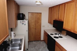 401 Fielding Ct in Mount Vernon, IN - Building Photo - Building Photo