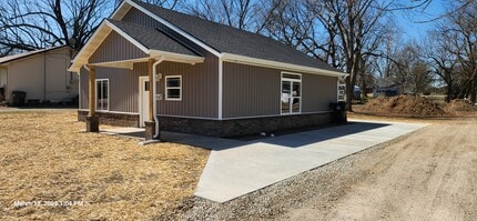 725 S Griffith Ave in Aurora, MO - Building Photo - Building Photo