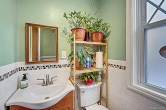 5625 Post Rd in Bronx, NY - Building Photo - Building Photo