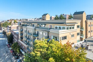 Hawthorne Apartments in Seattle, WA - Building Photo
