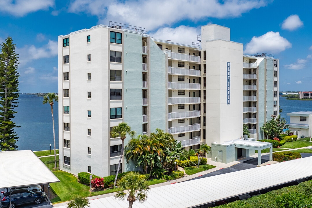 Island Towers East and West in Dunedin, FL - Building Photo