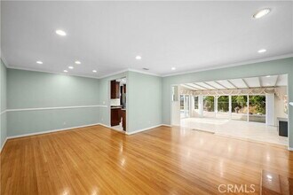 841 Irving Dr in Burbank, CA - Building Photo - Building Photo