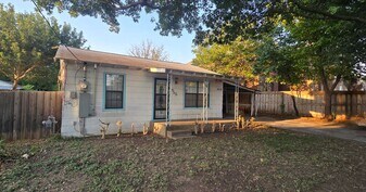 5635 Millar Dr in Dallas, TX - Building Photo