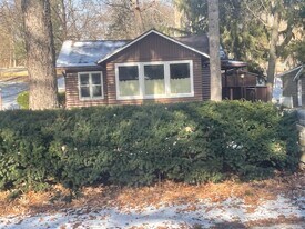 27720 W Rowe Ave in Spring Grove, IL - Building Photo