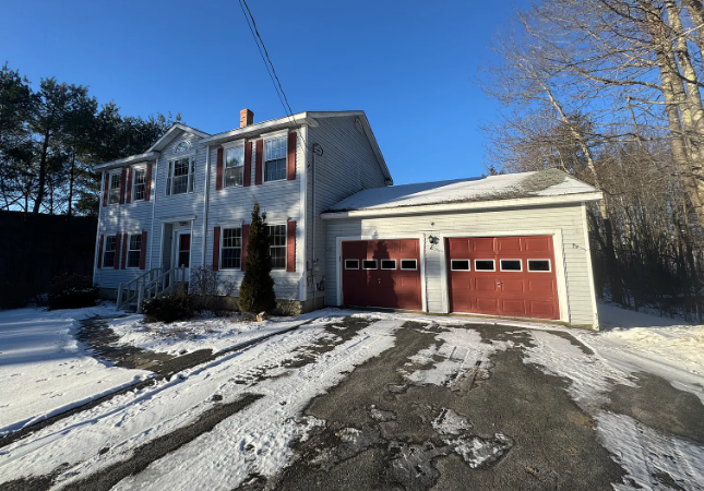 10 Bonnie Ave in Oakland, ME - Building Photo