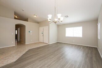 5240 Coleman St in North Las Vegas, NV - Building Photo - Building Photo