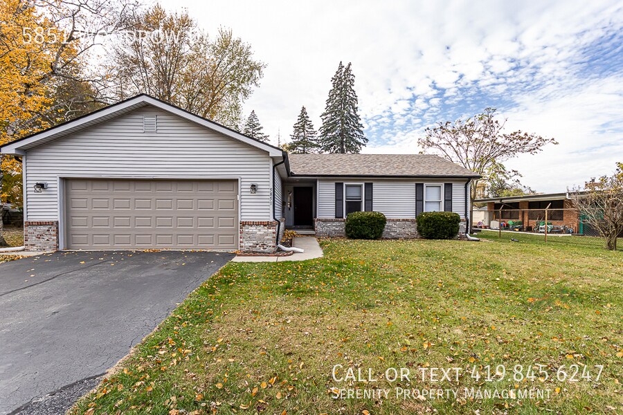 5851 Woodrow Dr in Sylvania, OH - Building Photo