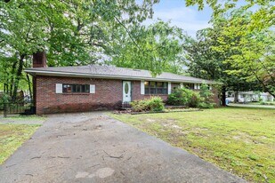 700 Cedar St NW in Hartselle, AL - Building Photo