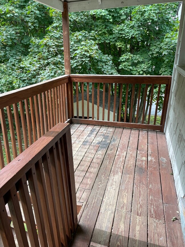 6 Narragansett St, Unit 2 in Gorham, ME - Foto de edificio - Building Photo