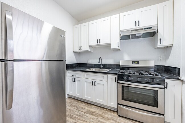 Wilton Way Apartments in Los Angeles, CA - Building Photo - Interior Photo