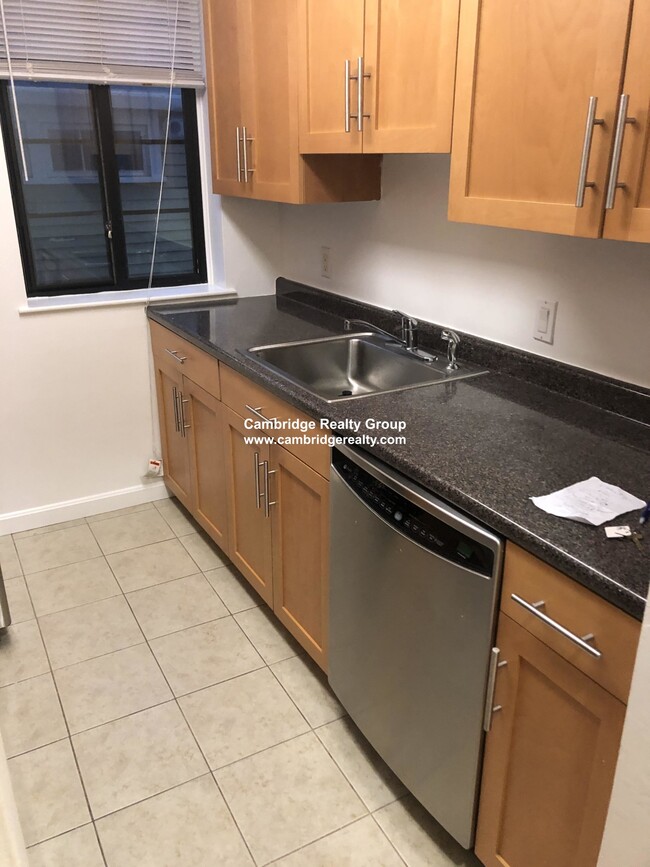 56 Brattle St, Unit 203T in Cambridge, MA - Building Photo - Building Photo