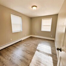 43 N Clinton St in Poughkeepsie, NY - Foto de edificio - Building Photo