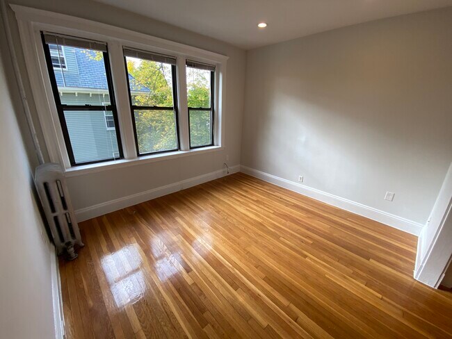 11 Elko St in Boston, MA - Foto de edificio - Building Photo