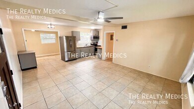 6216 Lake Underhill Rd in Orlando, FL - Foto de edificio - Building Photo